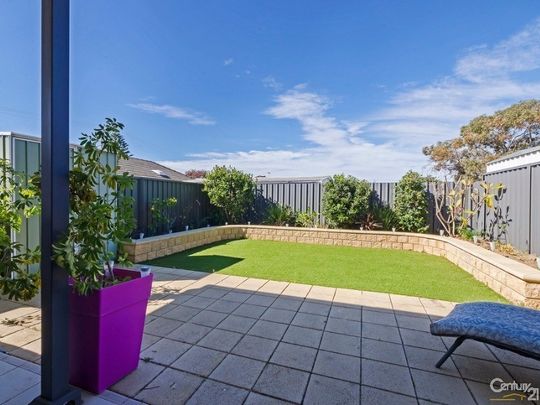 Three Bedroom Courtyard Home - Photo 1