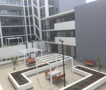 Large modern 1 bed unit - Photo 6