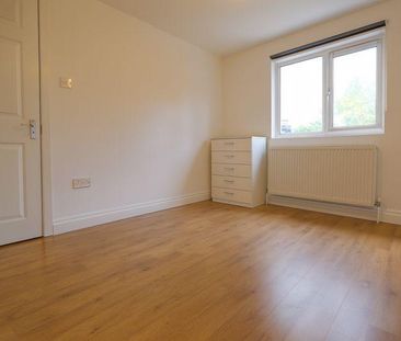 4 bedroom flat to rent - Photo 3