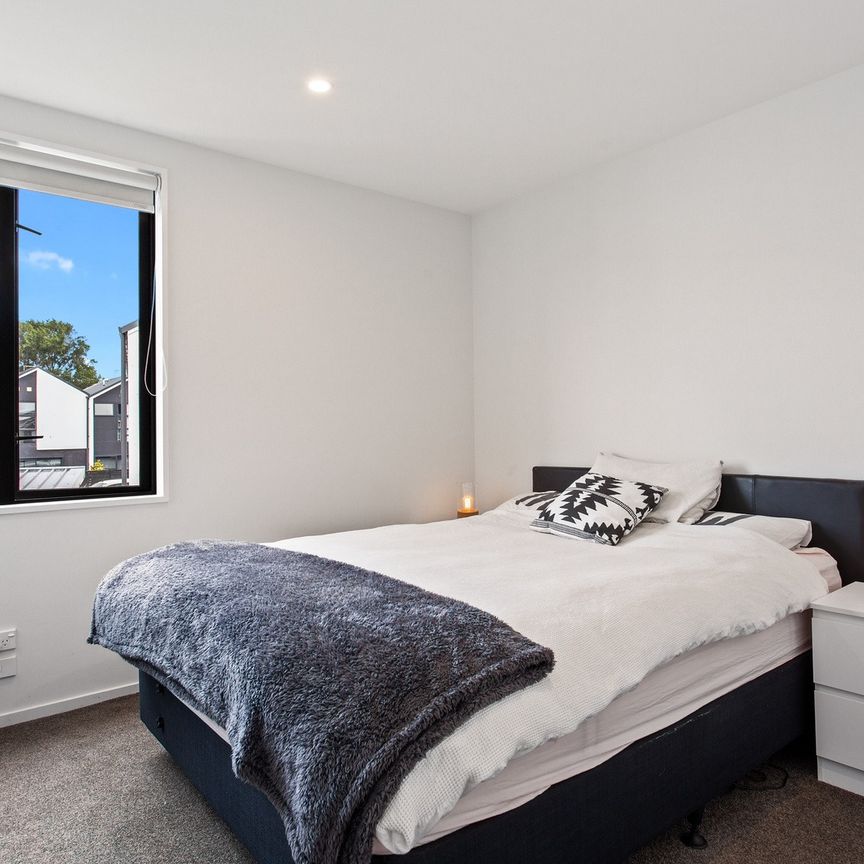 Modern 2 Bedroom, 2 Bathroom Unfurnished Townhouse - Photo 1