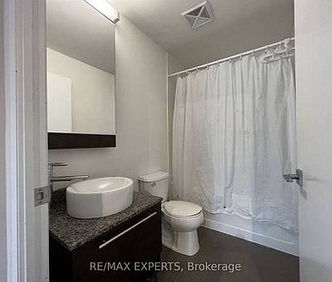 Sherbourne St & Wellesley St Spacious 2Bdrm Modern Kitchen 1Parking - Photo 1