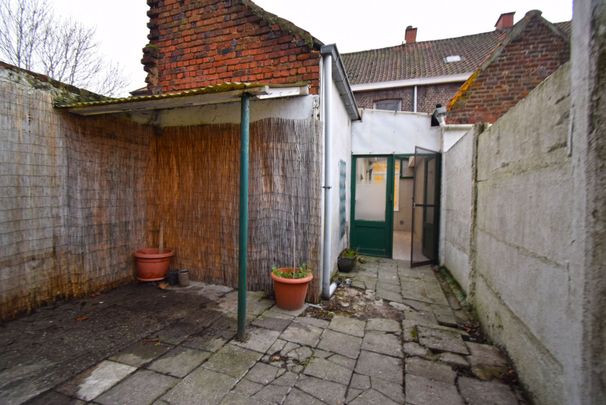 GERENOVEERDE INSTAPKLARE KNUSSE RIJWONING - Photo 1