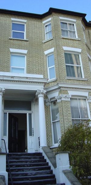 Studio to rent - Photo 1