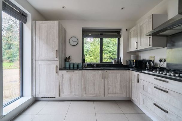 Chervil Close, Godalming - 4 bedrooms Property for lettings - Seymours - Photo 1