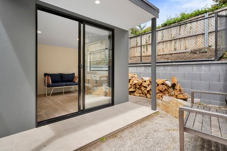 Fully Furnished Bright 2-Bedroom Home Plus Studio in Sandy Bay - Photo 4