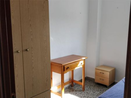 Piso de alquiler en Calle Calle Góngora, 24, Parque Ayala - Jardín de la Abadía - Huelín - Photo 5