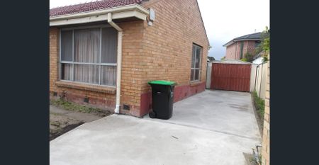 WALK TO SANDOWN PARK TRAIN STATION - Photo 2