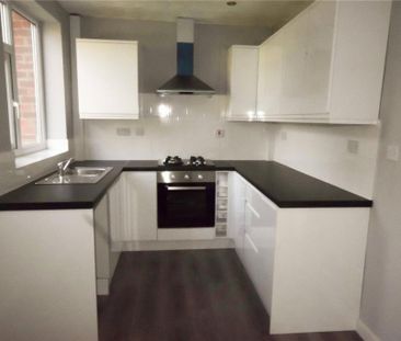 2 bedroom semi-detached house to rent - Photo 2