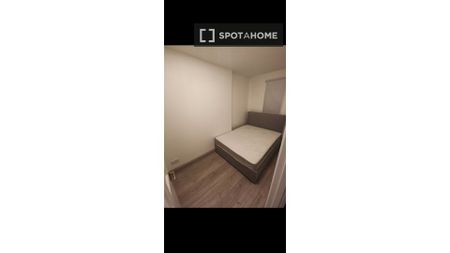 Room for rent in 5-bedroom house in Ballybough, Dublin - Photo 4