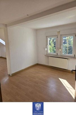 Großzügige 3-Zimmerwohnung unterm Dach in ruhiger und grüner Lage! - Foto 1