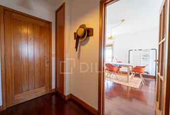 Apartamento T1 com terraço e lugar de garagem situado no Campo Alegre