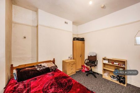 1 bedroom in a house share to rent - Photo 4