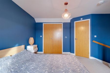 A 4 Bedroom House in Newdawn Place, Cheltenham - Photo 5