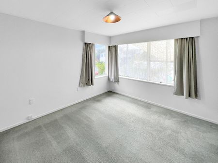 WELL PRESENTED IN KELSON - Photo 5