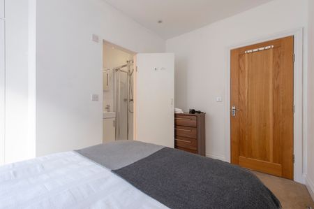 3 Bed Flat, Gunnersbury Avenue, W5 - Photo 5