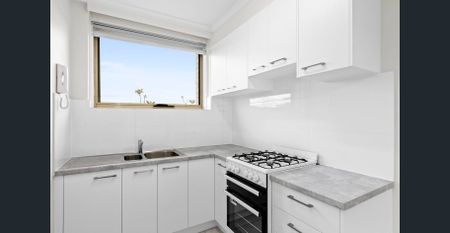 Top floor delight - Photo 3