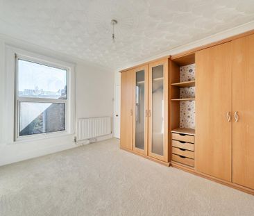 3 bedroom end of terrace house to rent - Photo 5