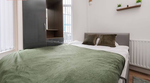 5 Bed Terraced House, Manningham Road, L4 - Photo 1