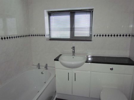 2 bedroom end of terrace house to rent - Photo 4