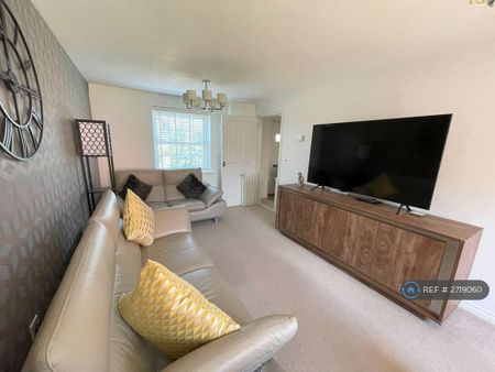 4 bedroom detached house to rent - Photo 4