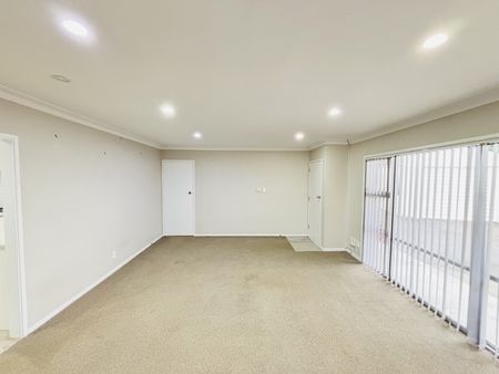 MANUKAU CITY CENTER, 3 BEDROOMS - Photo 4