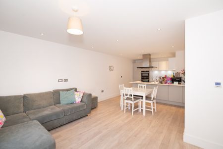 2 Bedroom Apartment, Oval Road, Croydon - Photo 4