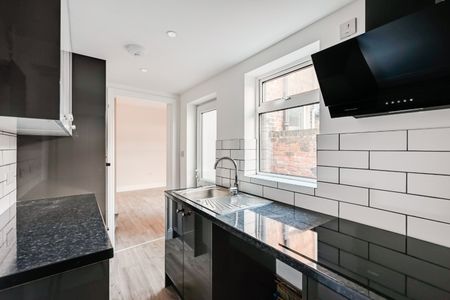 2 bedroom terraced house to rent - Photo 2