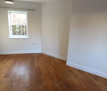 Three Bedroom Terraced House for Rent in Chelmsford - Photo 2