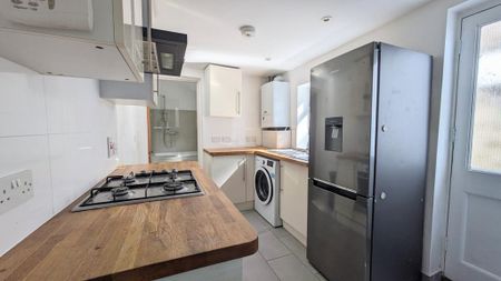 2 bedroom flat to rent - Photo 4