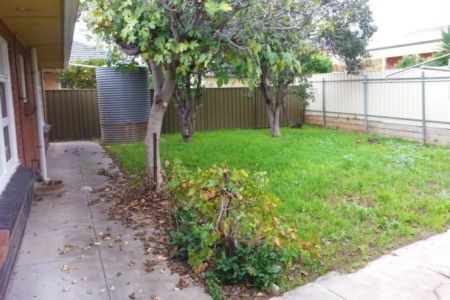 Spacious Family Home in The Heart of Campbelltown. - Photo 3