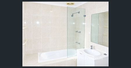 Well presented 2 bedroom home - Photo 4