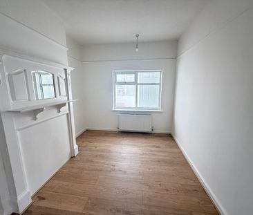 Room in a Shared Flat, Great West Road, TW5 - Photo 1