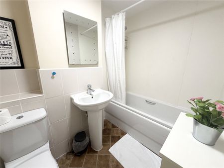 4 bedroom house to rent - Photo 3