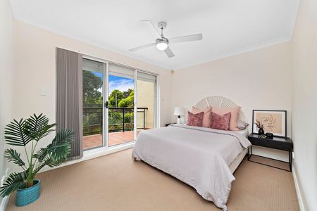 BRIGHT & SUNNY TOWNHOUSE... - Photo 3