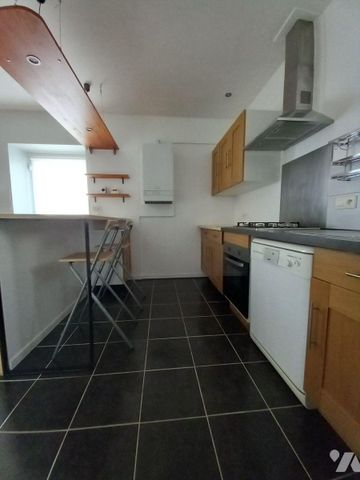 Centre ville, Appartement situé en rez-de-chaussée avec terrasse au calme. Il comprend une pièc... - Photo 4