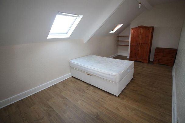 4 bedroom flat to rent - Photo 1