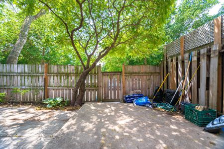 For Lease - 674 Francis Road, Burlington, Ontario - Photo 2