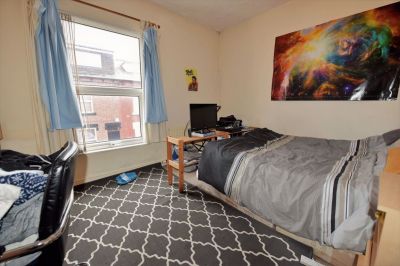 8 bedroom House in Welton Place, Leeds - Photo 1