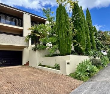 Absolute Executive Home - Photo 4