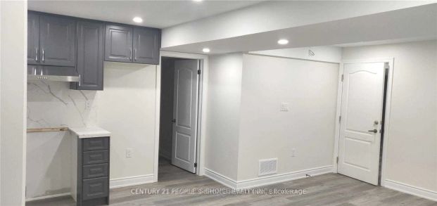 Detached Home For Lease | W9238503 - Photo 1