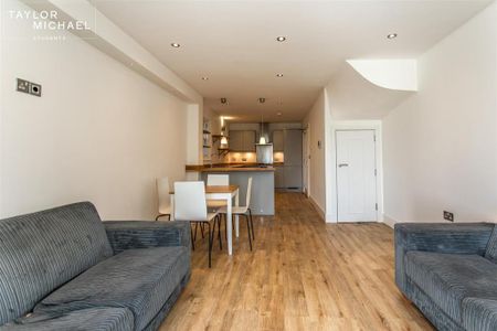 4 bedroom end of terrace house to rent - Photo 5