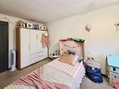 Farnham Gardens, Raynes, SW20 - Photo 4