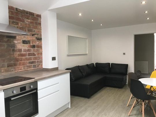 5 bedroom house to rent - Photo 1