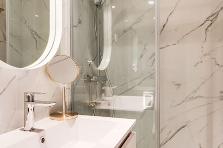 2 bedroom luxury Apartment for rent in Estepona, Andalusia - Photo 2