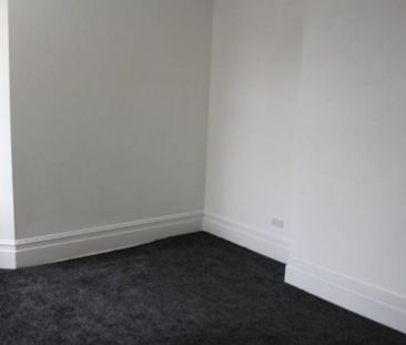 3 bedroom flat to rent - Photo 2