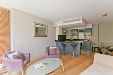 Parliament View Apartments, 1 Albert Embankment, Vauxhall, London, SE1 - Photo 2