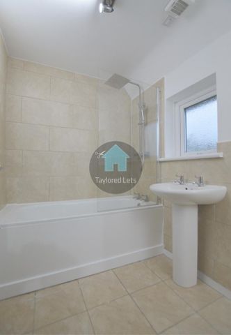 3 bedroom semi-detached house to rent - Photo 3