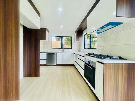 MANUREWA, 4 BEDROOMS - Photo 2