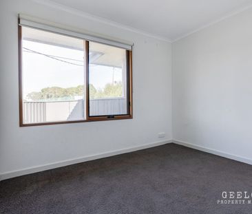 Modern Three Bedroom Home In Newcomb. - Photo 3