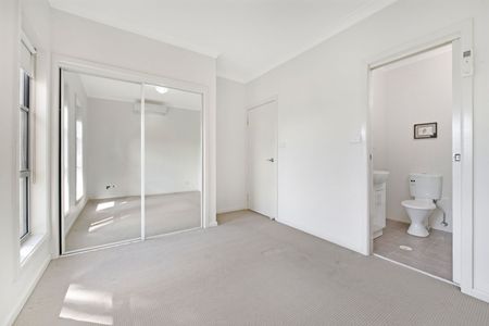 Spacious & Convenient 2 Bedroom Villa - Photo 5